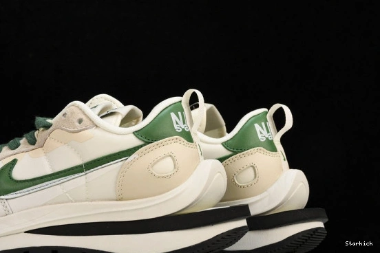 White Vaporwaffle Green DD1875-102 Nike sacai 0309